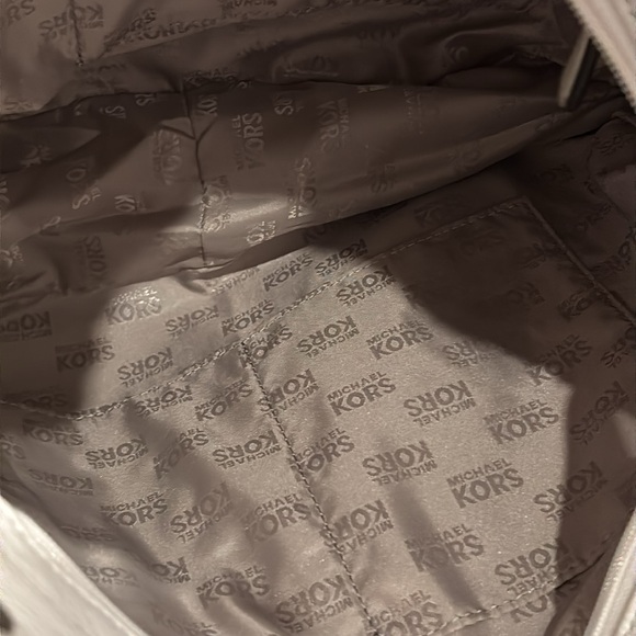 FINAL PRICE~Michael Kors Winter White Pebbled Leather Shoulder Bag~EUC - Picture 12 of 16